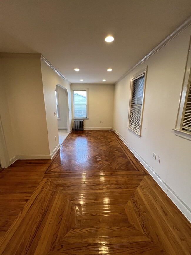 Building Photo - 96 Bartholdi Ave