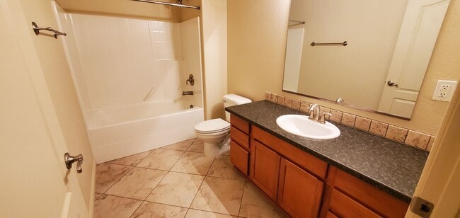 Building Photo - 9616 Vincenzo Dr