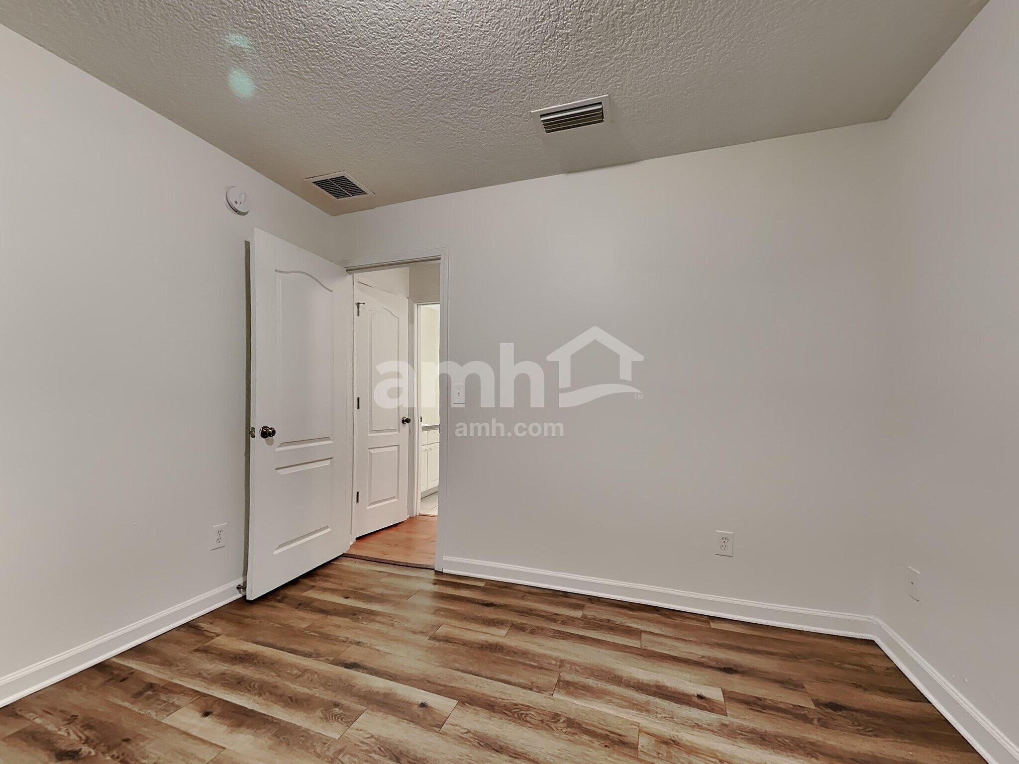 Building Photo - 3943 Hunters Lake Cir E