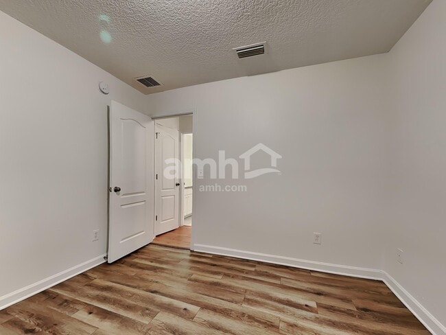 Building Photo - 3943 Hunters Lake Cir E