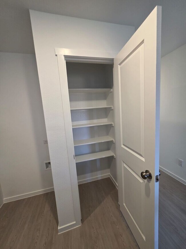 Building Photo - NEWLY BUILT 3 bedroom 2.5 Bath *2 MONTHS O...