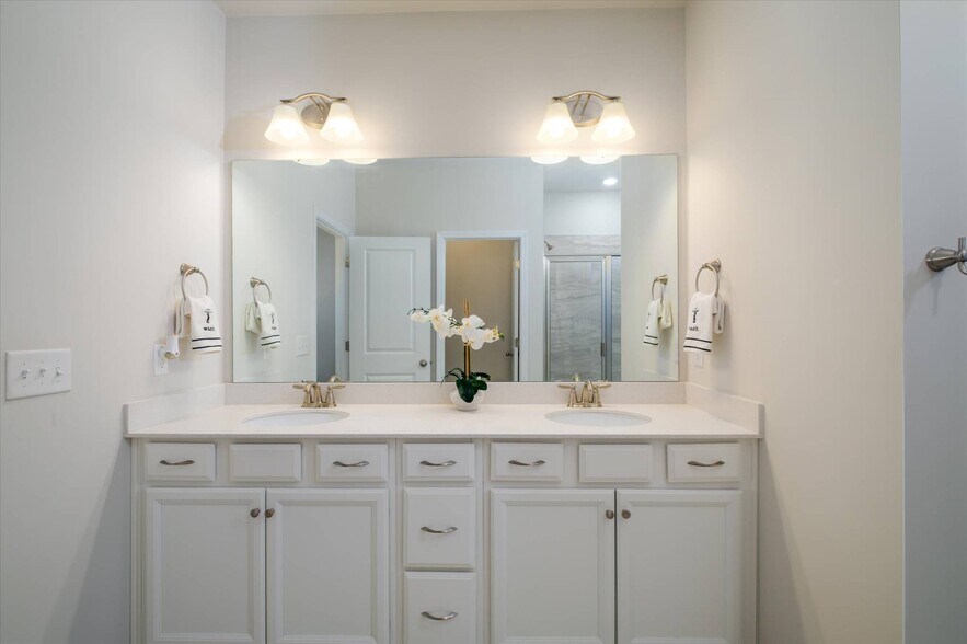 Building Photo - 8156 Merryvale Ln