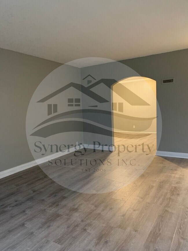 Building Photo - 560 W Townview Cir