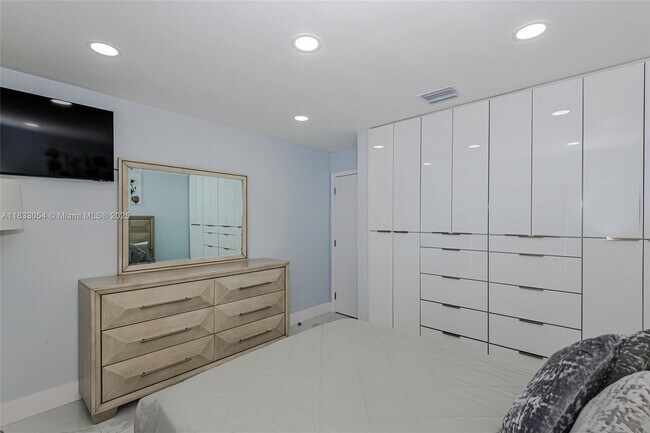 Building Photo - 344 SW 191st Ave