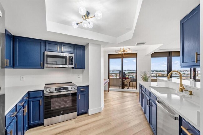 Building Photo - 5950 Pelican Bay Plaza S