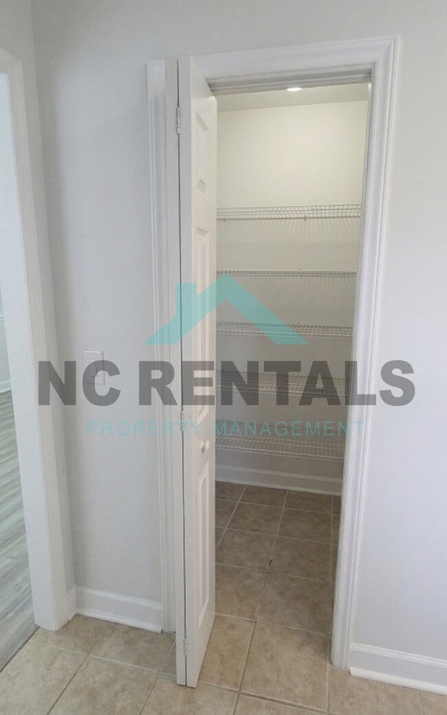 Building Photo - 2300 Carlford Rd