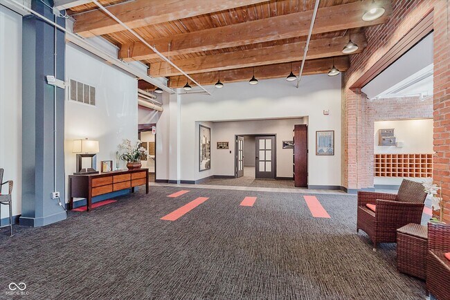 Building Photo - 430 N Park Ave