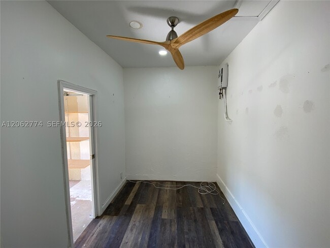 Building Photo - 343 NE 37th Terrace