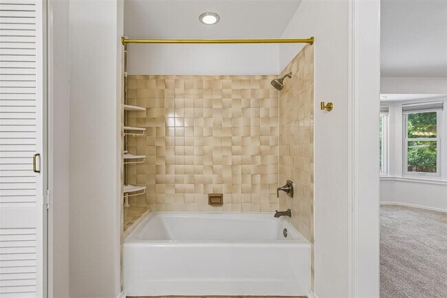 Building Photo - 11819 Red Oak Way