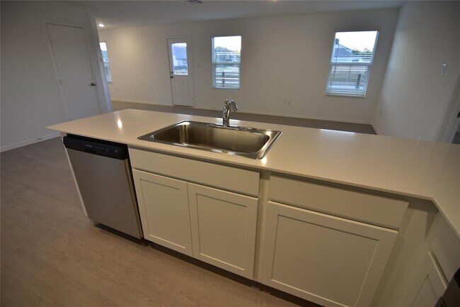Building Photo - 343 Keefer