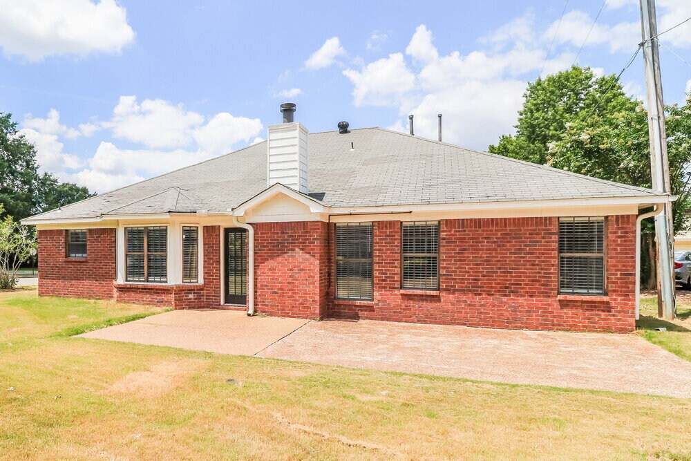 Building Photo - 8607 Sunnyvale St N