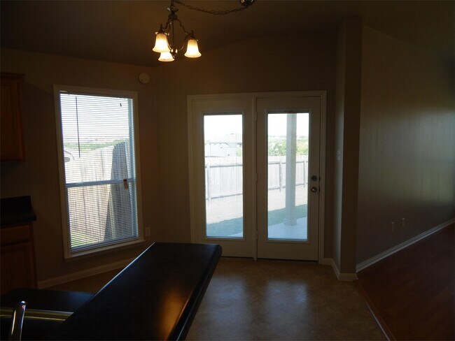 Building Photo - 601 Cattail Cir