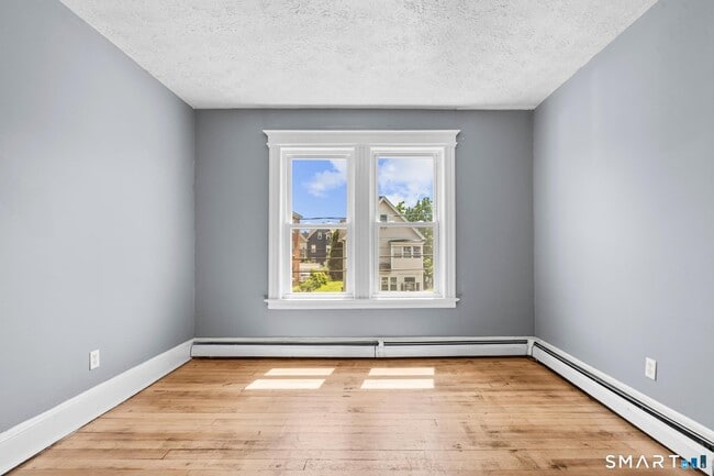 Building Photo - 66 Standish St