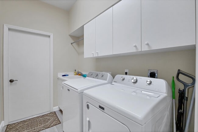 Building Photo - 796 Tartan Dr