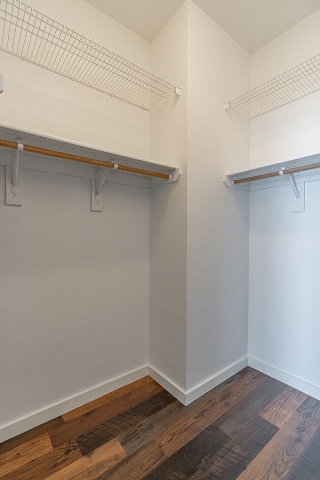 Building Photo - Fabulous & Spacious 4 Bedroom home in Har-Ber Meadows w/bonus room!