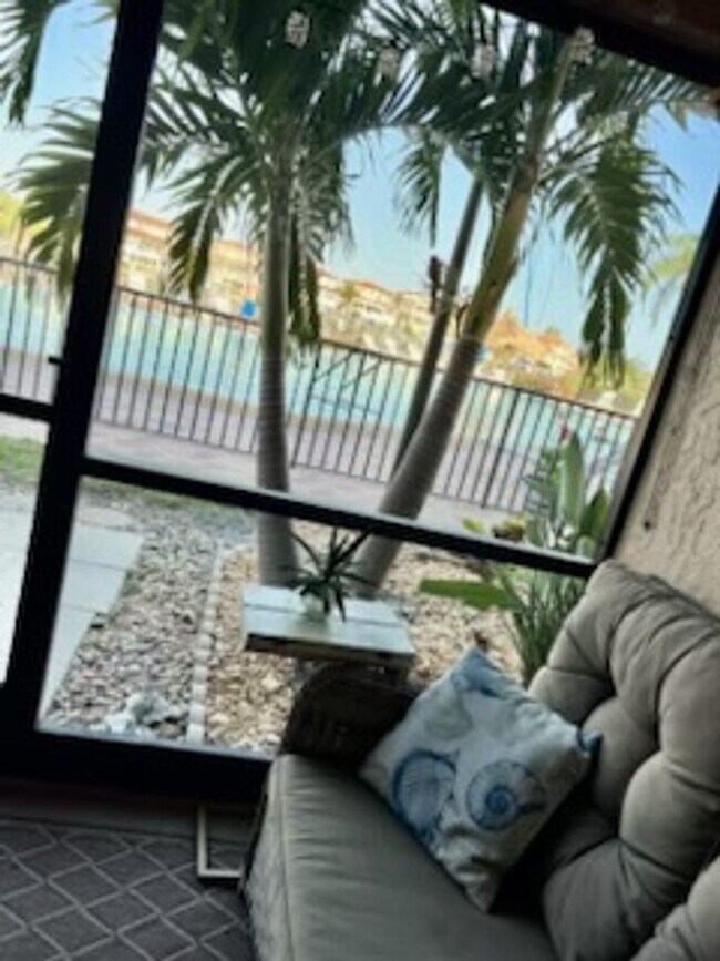 Building Photo - 4770 Brittany Dr S