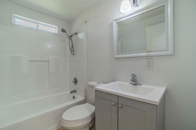 Building Photo - ? Newly Renovated Home in Arlington! ?