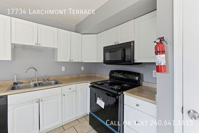 Building Photo - 17734 Larchmont Terrace