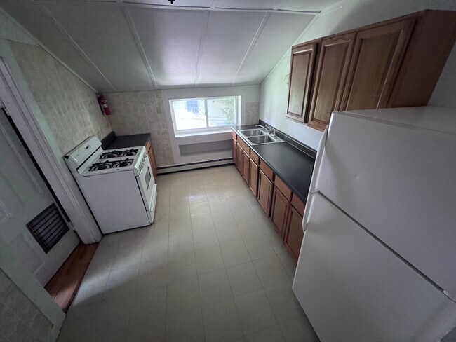 up kitchen - 7 S Main St