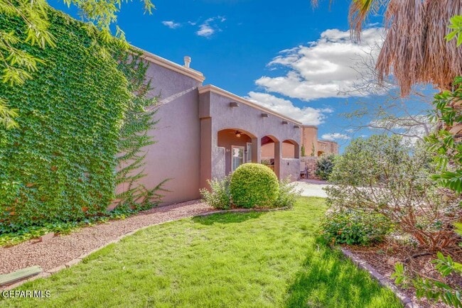 Building Photo - 7425 Gulf Creek Dr