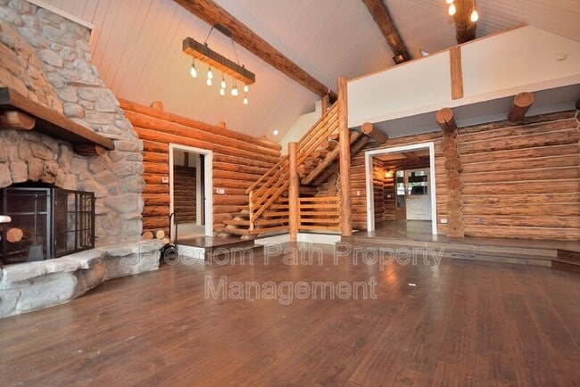 Building Photo - 480 Sunnyside Ridge Rd
