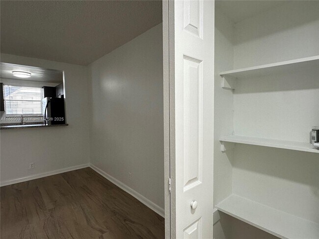 Building Photo - 5661 SW 36th Ct