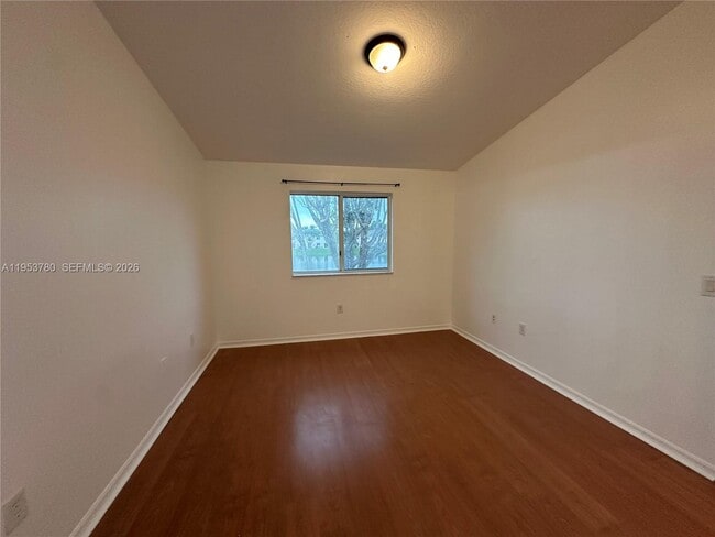 Building Photo - 1261 SE 27th St