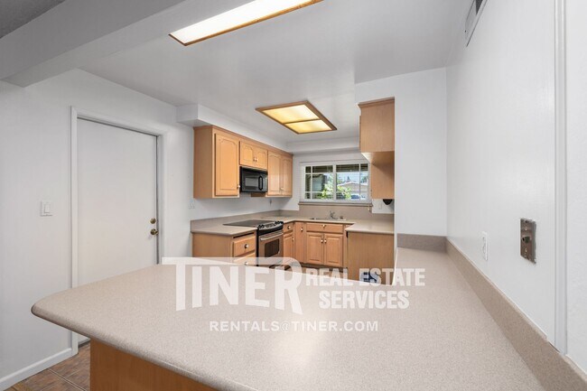 Building Photo - 4935 Kurz Cir
