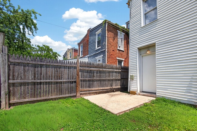 Building Photo - 109 N Warren St