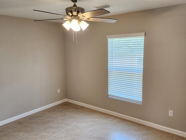 Building Photo - 3197 SW Armucher St