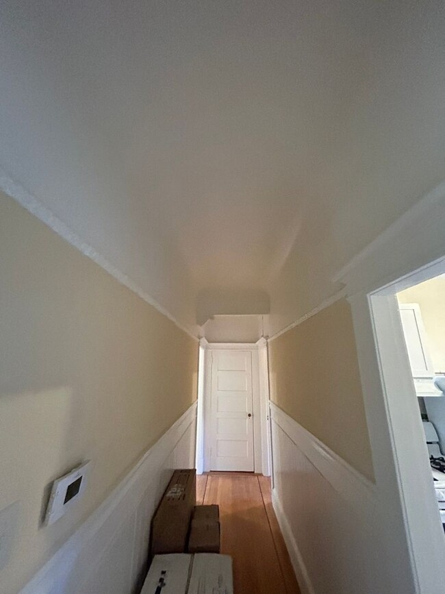 Building Photo - Two Bedroom Available Now in Noe Valley!!