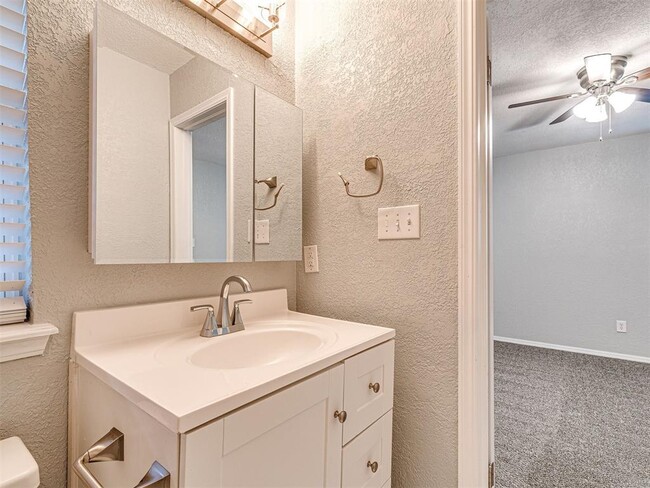 Building Photo - 305 Woodside Dr
