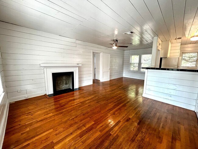 Building Photo - 1305 Lorrain St