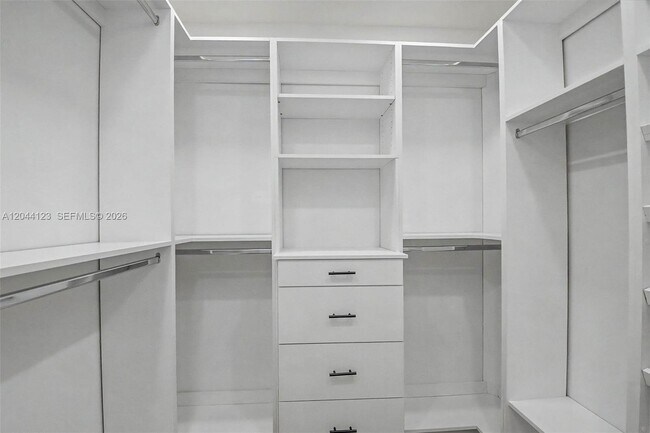 Building Photo - 17050 SW 83rd Ave
