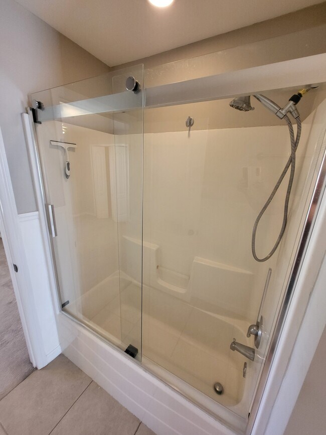 Building Photo - 1008 NW 12th Terrace