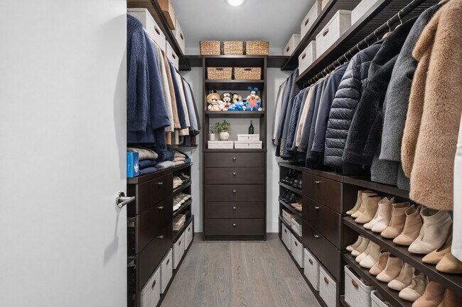 Building Photo - 1648 W Division St