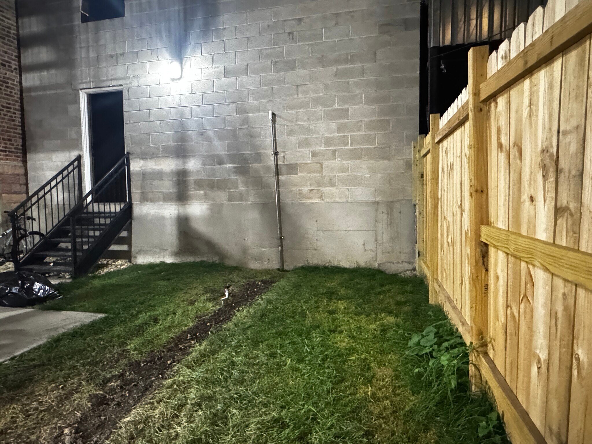 Building Photo - 2425 W Cortez St