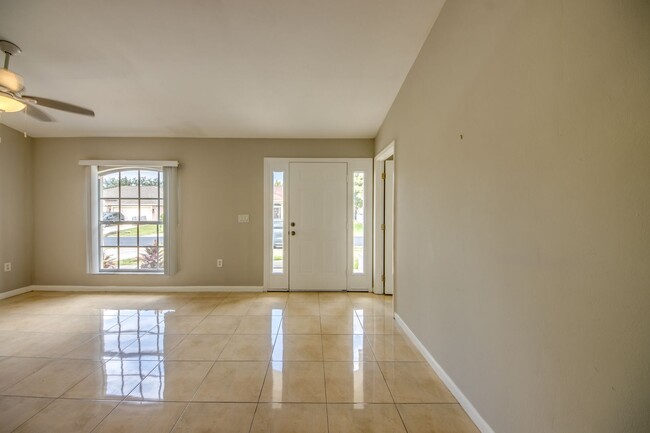 Building Photo - 2462 Nature Pointe Loop