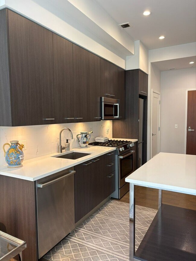 Building Photo - Southwest Water Front One Bedroom W/All Am...