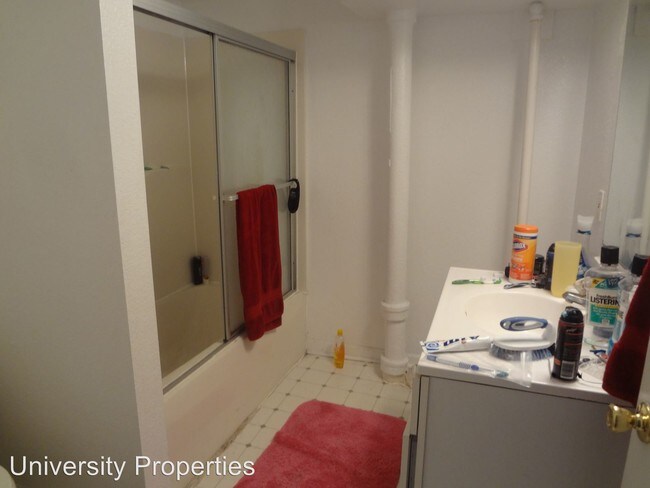 Building Photo - 5 br, 2 bath Room For Rent - 2901 Avondale