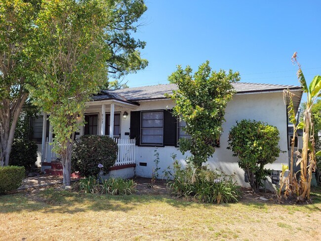 side view - 902 Patterson Ave