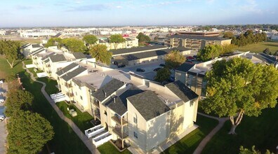 Building Photo - Continental Gardens