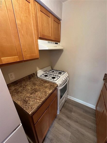 Building Photo - 1063 W 48th St