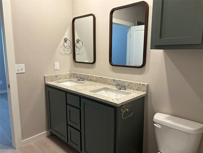 Building Photo - 325 N Cleveland Ave