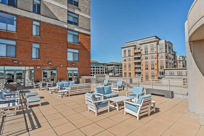 Building Photo - 3600 S Glebe Rd