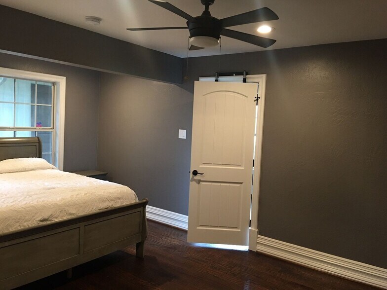 Building Photo - 2102 W Bear Creek Rd