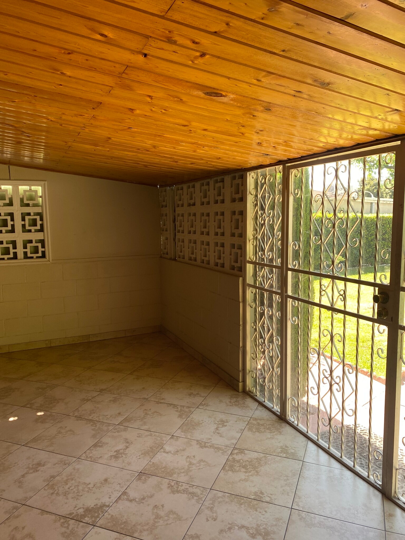 Building Photo - 11074 Califa St