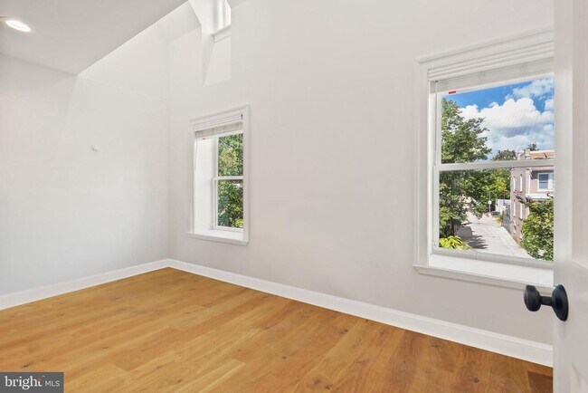 Building Photo - 1315 Trinidad Ave NE