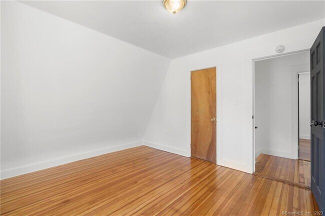 Building Photo - 22 Sycamore Ln