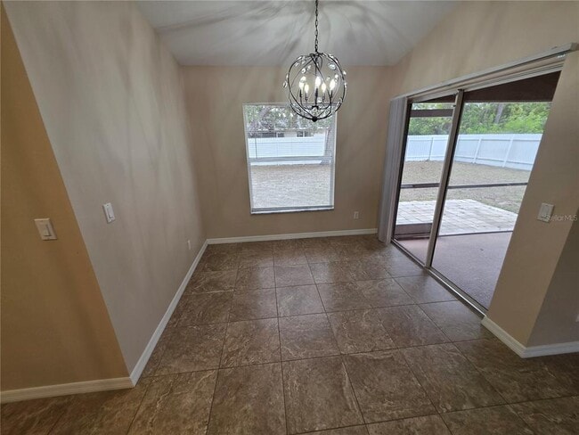 Building Photo - 1644 Dawnview St